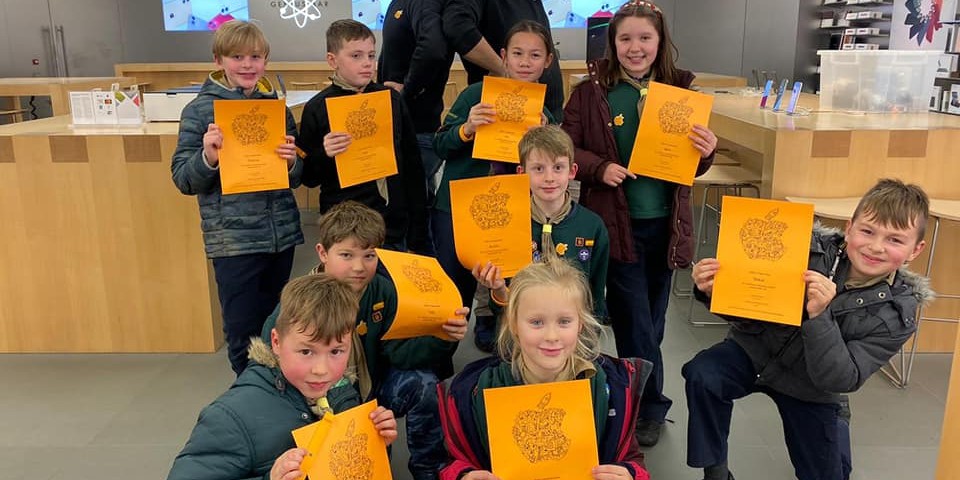 Cubs Scouts at the Apple shop